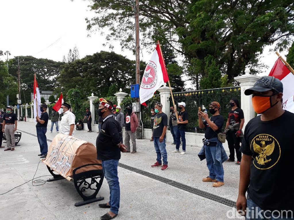Massa Marhaenis Gelar Aksi di Yogya, Singgung Sukarno-RUU HIP Massa Marhaenis Gelar Aksi di Yogya, Singgung Sukarno-RUU HIP