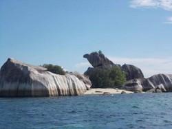 Tahu Nggak, di Belitung Ada Pulau Batu Garuda?