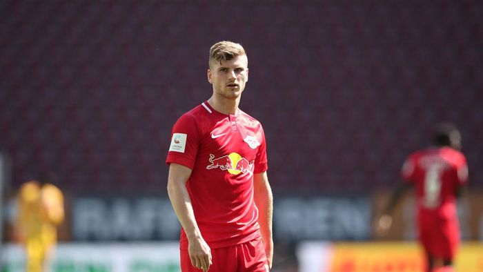Timo Werner AUGSBURG, GERMANY - JUNE 27: Timo Werner of Leipzig looks on during the Bundesliga match between FC Augsburg and RB Leipzig at WWK-Arena on June 27, 2020 in Augsburg, Germany. (Photo by Alexander Hassenstein/Getty Images)