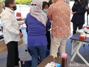 Update Corona Surabaya, Jatim: Kasus Naik, Risma Sujud, Data Perawat Meninggal
