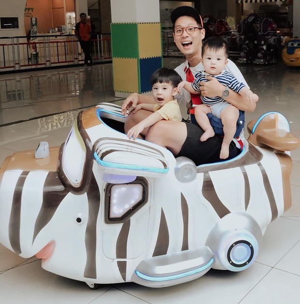 Keluarga Junior Liem/sumber: instagram.com/juniorliem Keseruan Junior Liem dengan kedua anaknya