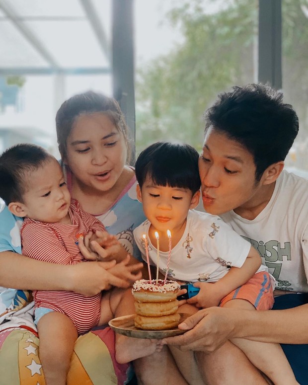 Keluarga Junior Liem/sumber: instagram.com/putrititian Perayaan ulang tahun Iori, anak sulung Putri Titian dan Junior Liem