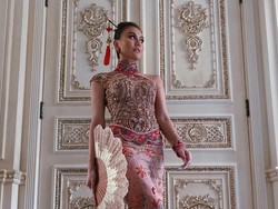 Agnez Mo Pakai Kebaya Cheongsam, Anne Avantie Terharu