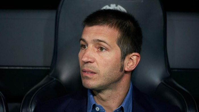 VALENCIA, SPAIN - NOVEMBER 27: Albert Celades, Manager of Valencia looks on prior to the UEFA Champions League group H match between Valencia CF and Chelsea FC at Estadio Mestalla on November 27, 2019 in Valencia, Spain. (Photo by Manuel Queimadelos Alonso/Getty Images)