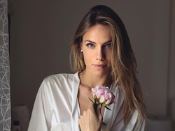 Sejak remaja, Angela Robusti eksis di dunia fashion. Ia mengawalinya dengan berkarier sebagai foto model. (Foto: Instagram @anneannetteiris)
