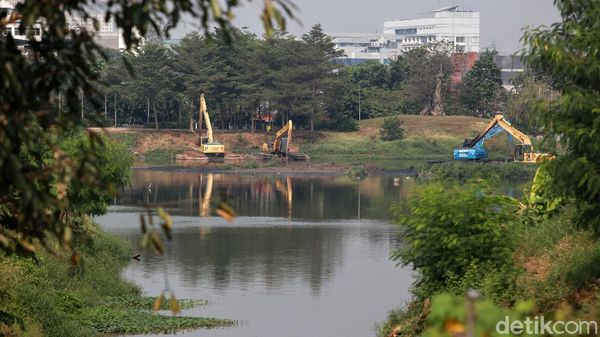 Antisipasi Banjir, Waduk Ria-rio Kembali Dikeruk