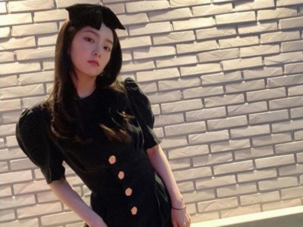 Foto Irene Red Velvet menawan pakai dress hitam