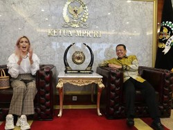 Nge-Vlog bareng Jesica Iskandar, Ketua MPR Sosialisasikan 4 Pilar