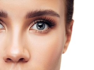 Mengenal Lash Lift, Metode Melentikan Bulu Mata yang Tahan 6 Minggu Mengenal Lash Lift, Metode Melentikan Bulu Mata yang Tahan 6 Minggu