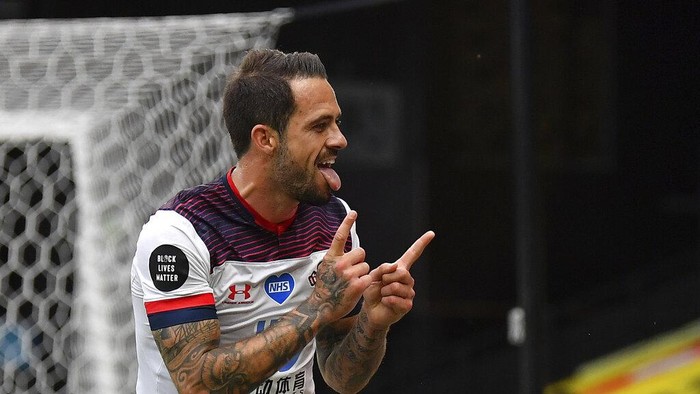 Southamptons Danny Ings celebrates after scoring his second goal of the game during the English Premier League soccer match between Watford and Southampton at the Vicarage Road Stadium in Watford, England, Sunday, June 28, 2020. (Justin Setterfield/Pool via AP)