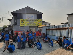 Dirumahkan Imbas Corona, Buruh di Bekasi Demo Perusahaan