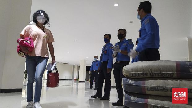 TKA China yang didatangkan ke Kendari pada 23 Juni 2020 lalu. (CNNIndonesia.com/Fandi)