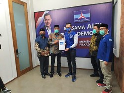 AHY Serahkan Langsung Surat Rekomendasi PD untuk Iye-Awab di Pilwalkot Cilegon