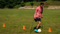 Latihan mandiri tersebut dilakukan sebagai salah satu persiapan atlet untuk menghadapi Piala Asia Amputee Football 2020 di Selangor Malaysia yang tengah ditunda akibat pandemi COVID-19.