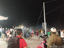 Polisi Bubarkan Paksa Massa Tolak TKA di Sultra, 1 Orang Luka di Kepala