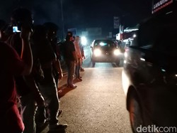 Aksi Tolak TKA di Kendari, Massa Sweeping Mobil yang Keluar Bandara Haluoleo