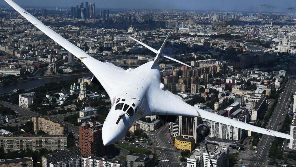 Melihat Aksi Pesawat Pembom Tupolev Tu-160