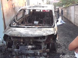 Ini Alasan Via Vallen Parkir Alphard di Luar Rumah Sebelum Dibakar Orang Ini Alasan Via Vallen Parkir Alphard di Luar Rumah Sebelum Dibakar Orang