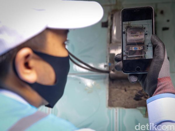 Momen PLN Terjun Langsung Cek Meteran Warga