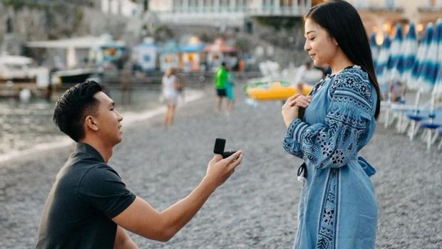 Nikita Willy dilamar indra priawan