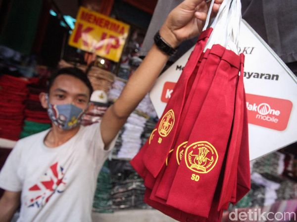 Omzet Pedagang Seragam Sekolah Ambyar 70 Persen