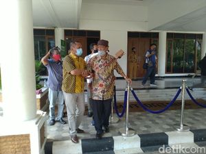 Minta Rhoma Irama Manggung, Surya Atmadja Mohon Maaf ke Bupati Bogor Minta Rhoma Irama Manggung, Surya Atmadja Mohon Maaf ke Bupati Bogor