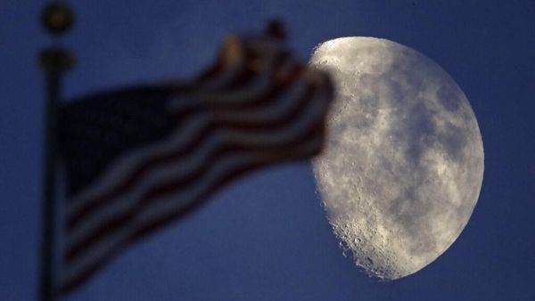 Pesona Bulan dan Matahari di Langit Kansas