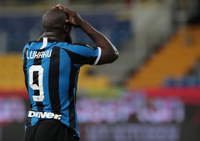 PARMA, ITALY - JUNE 28:  Romelu Lukaku of FC Internazionale shows his dejection during the Serie A match between Parma Calcio and FC Internazionale at Stadio Ennio Tardini on June 28, 2020 in Parma, Italy.  (Photo by Emilio Andreoli/Getty Images)