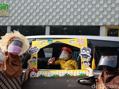 Semangat New Normal, PAUD Rumah Main-main Wisuda dari Dalam Mobil