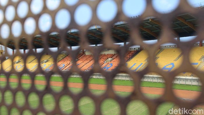 Si Jalak Harupat Berbenah Sambut Piala Dunia U-20 Pemerintah Kabupaten Bandung terus berbenah usai Stadion Si Jalak Harupat resmi ditunjuk jadi salah satu venue perhelatan Piala Dunia U-20 di tahun 2021 nanti.