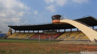 Marlan menyebutkan, dua infrastruktur yang mesti dibenahi, di antaranya lampu stadion dan sound system. Saat ini, lampu stadion di SJH berkapasitas 2.000 lux sedangkan kapasitas yang menjadi standar FIFA adalah 2.500 lux. 