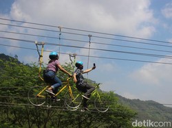 Wisata Ekstrem di The Lodge Maribaya Bandung, Berani Coba?