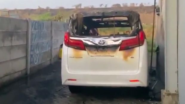 Mobil Milik Via Vallen Hangus Terbakar