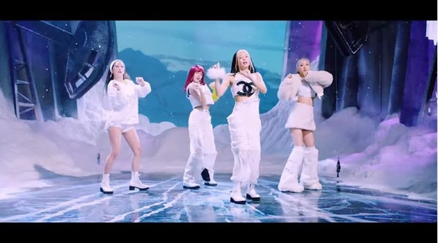 11 Outfit Mewah BLACKPINK  di  MV  How You  Like  That 