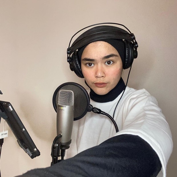 Sivia Azizah adalah finalis ajang Idola Cilik yang tetap konsisten di dunia tarik suara