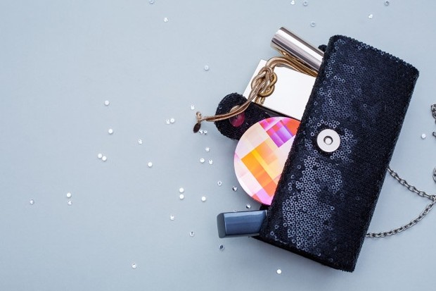 Bawa Makeup Sesuai Kebutuhan/Freepik.com Membawa makeup sesuai kebutuhan