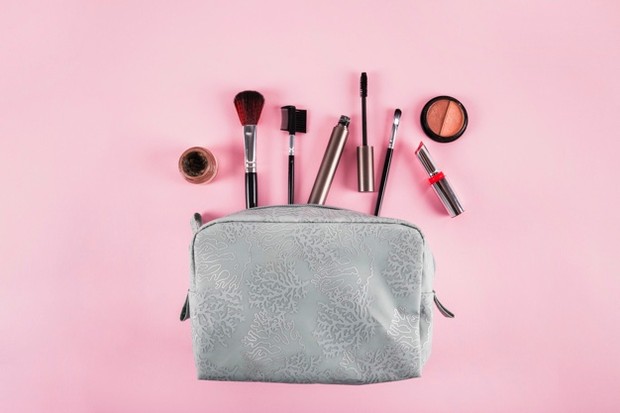 Gunakan Makeup Pouch/Freepik.com Makeup pouch