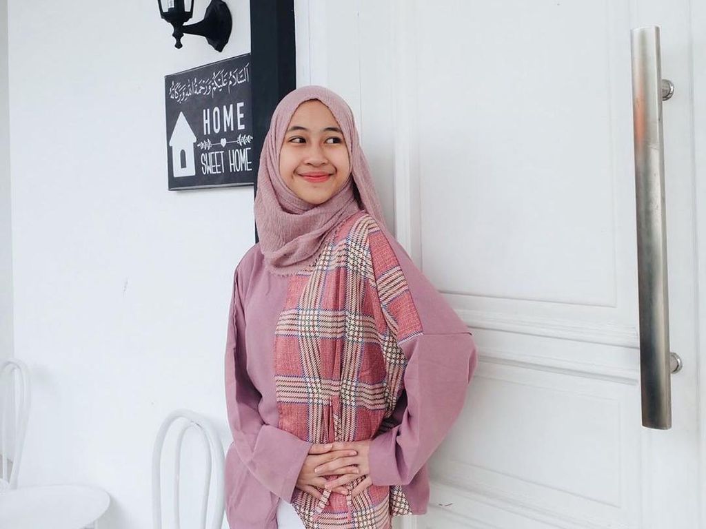 Potret Adiba Khanza, Putri Umi Pipik yang Dijodoh-jodohkan dengan Syakir Daulay Potret Adiba Khanza, Putri Umi Pipik yang Dijodoh-jodohkan dengan Syakir Daulay