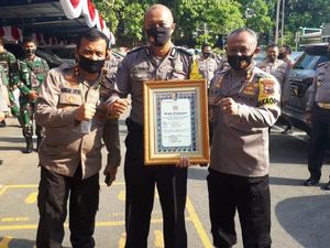 Polisi Magelang Pengadopsi Bocah Al Rayyan Diganjar Pin Emas Kapolri Polisi Magelang Pengadopsi Bocah Al Rayyan Diganjar Pin Emas Kapolri