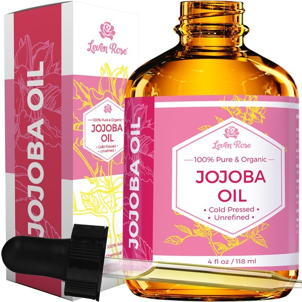 Gunakan Jojoba Oil/amazon.com Jojoba Oil dapat membantu mengatur, menyeimbangkan produksi minyak di kulit, memberikan kelembaban dan hidrasi kulit.