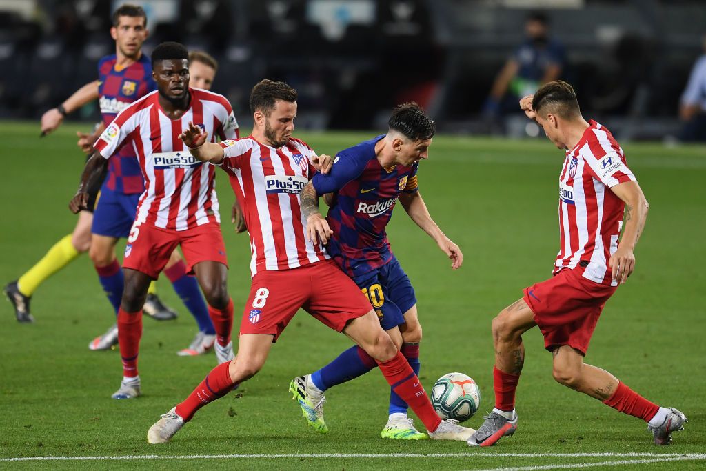 BARCELONA, SPAIN - JUNE 30: Lionel Messi (C) of FC Barcelona is challenged by Saul Niguez (L) of Atletico Madrid and Jose Maria Gimenez of Atletico Madrid during the Liga match between FC Barcelona and Club Atletico de Madrid at Camp Nou on June 30, 2020 in Barcelona, Spain. (Photo by David Ramos/Getty Images)