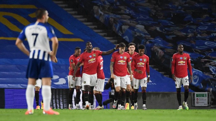 BRIGHTON, ENGLAND - JUNE 30: Manchester United players celebrate their third goal score by Bruno Fernandes during the Premier League match between Brighton & Hove Albion and Manchester United at American Express Community Stadium on June 30, 2020 in Brighton, United Kingdom. Football Stadiums around Europe remain empty due to the Coronavirus Pandemic as Government social distancing laws prohibit fans inside venues resulting in games being played behind closed doors. (Photo by Andy Rain/Pool via Getty Images)