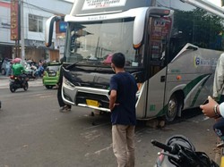 Bus Tabrak 4 Motor di Cianjur, 1 Orang Tewas