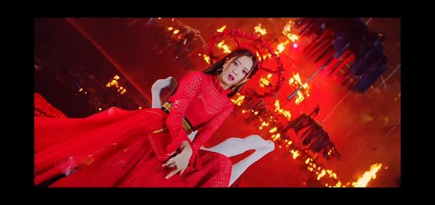 Gaya elegan Jisoo Blackpink dalam balutan busana mewah di 'How You Like That'