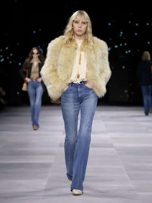 Busana mewah yang dikenakan Lisa Blackpink dalam 'How You Like That'