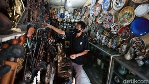 Mengintip Pasar Barang Antik di Jalan Surabaya
