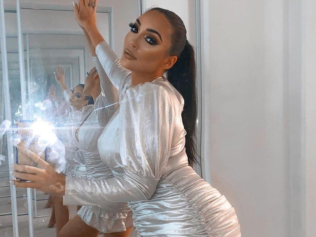 Foto: Wanita yang Dijuluki Kim Kardashian KW, Dandan 6 Jam Setiap Hari Foto: Wanita yang Dijuluki Kim Kardashian KW, Dandan 6 Jam Setiap Hari