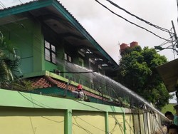 Kebakaran di SMAN 100 Jaktim Hanguskan Ruang Wakil Kepsek hingga Lab