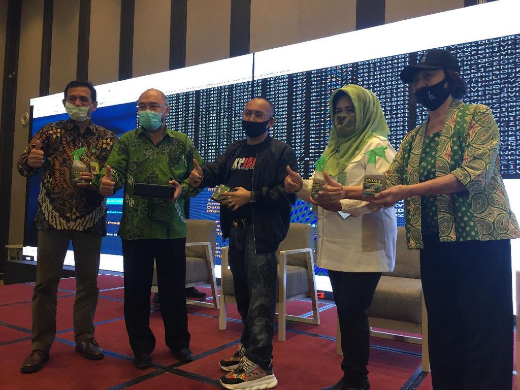 KLHK Ciptakan Disinfektan Corona dari Bahan Organik KLHK Ciptakan Disinfektan Corona dari Bahan Organik