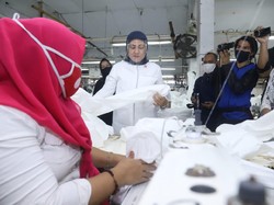 Tinjau Pabrik Pembuatan Hazmat, Menaker Apresiasi karena Tak Ada PHK